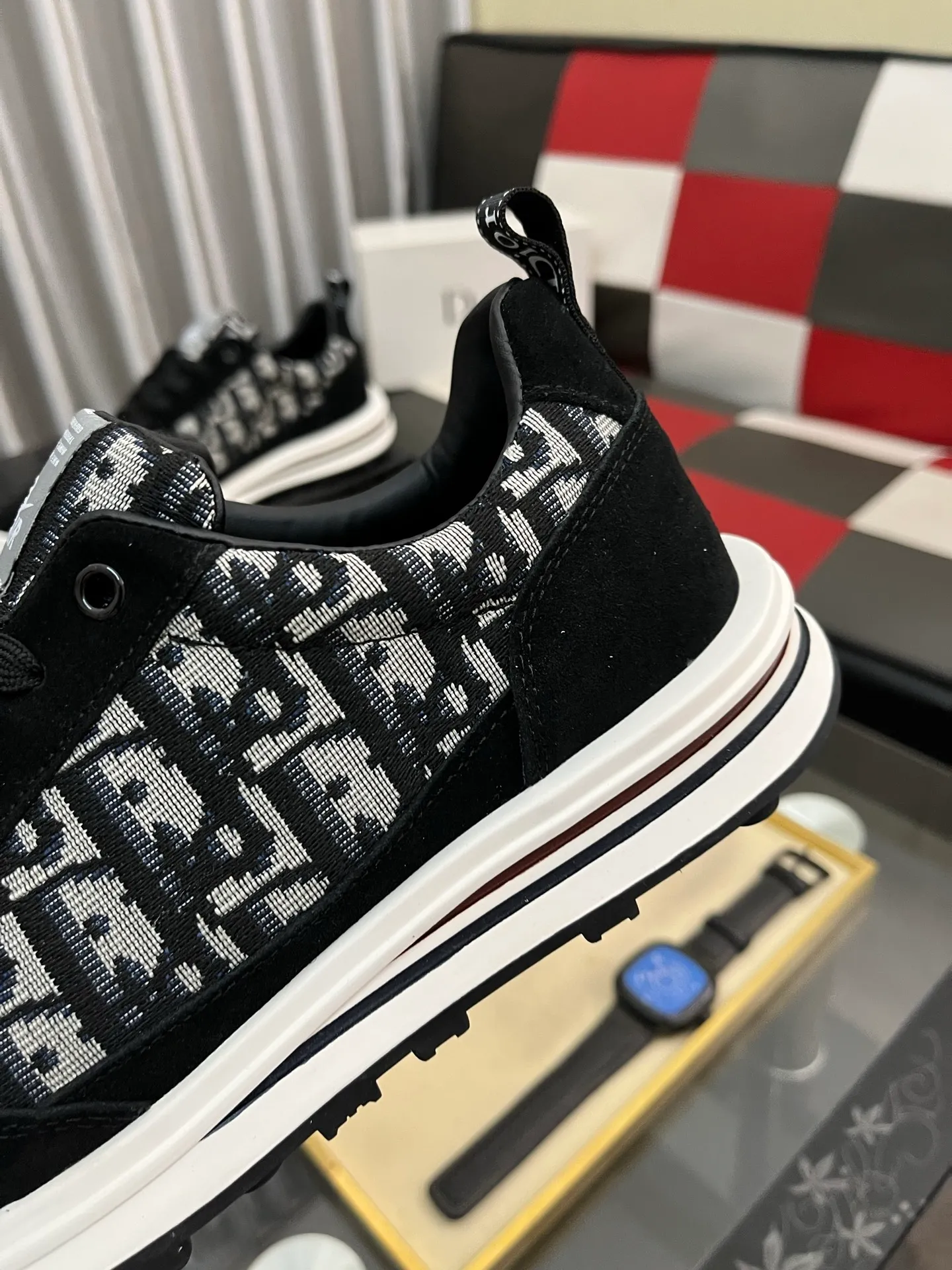 Men's shoes💰420⌚️⌚️[Dior] Dior's new men's genuine leather casual shoes, the highest version on the market, any comparison is welcome🆚! The original leather has excellent texture and is super high-end! Fetal sheep net lining imported from Italy, removable pad! Luxurious materials and fine workmanship, highly recommended! Code number: 38-443️⃣Colors available